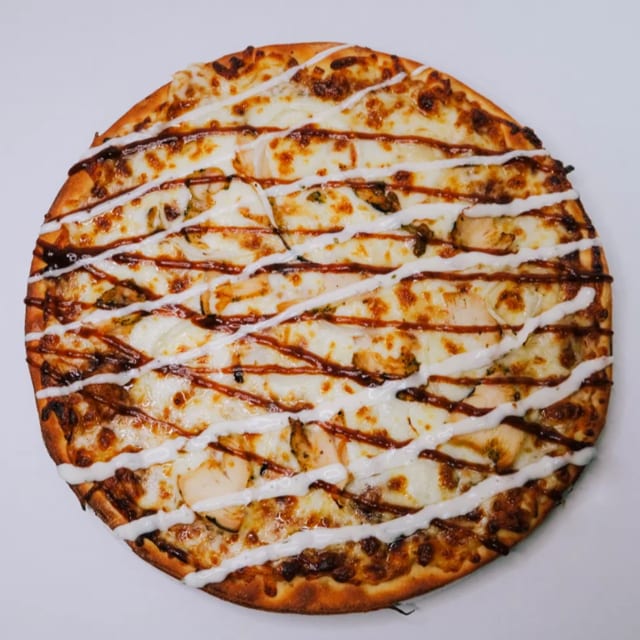 Chicken on the Barbie Pizza (Neapolitan or Cauliflower).